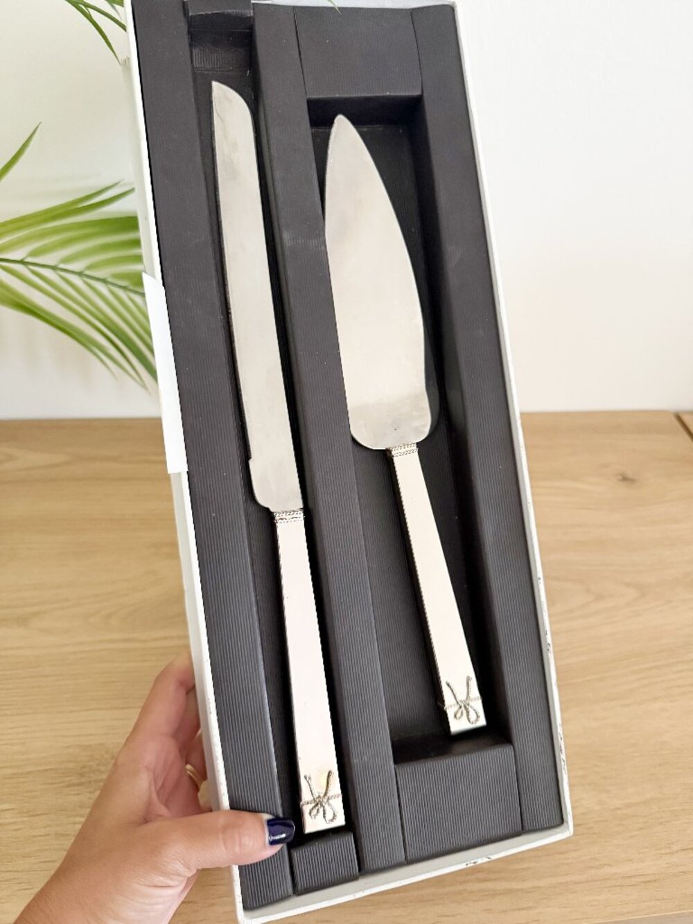 Vera Wang Silver Love Knots Metal Wedding Cake Knife and Server Set